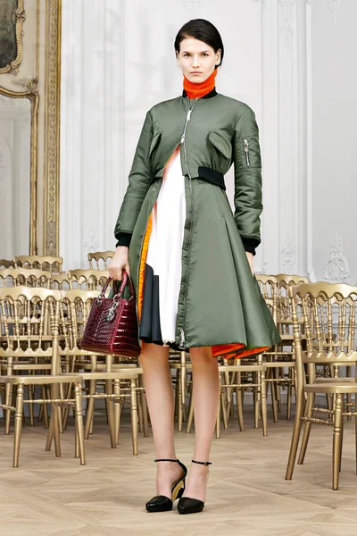 Look 18